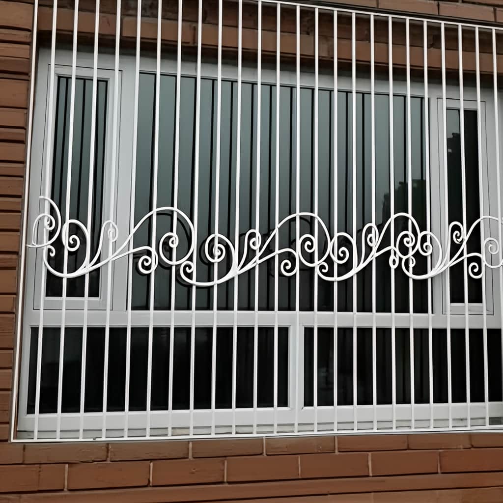 حفاظ پنجره با طراحی گل نیلوفری