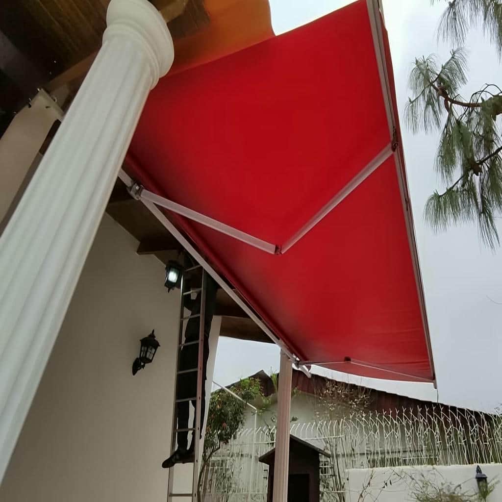 کاربرد و ویژگی&zwnj;های سایبان برقی