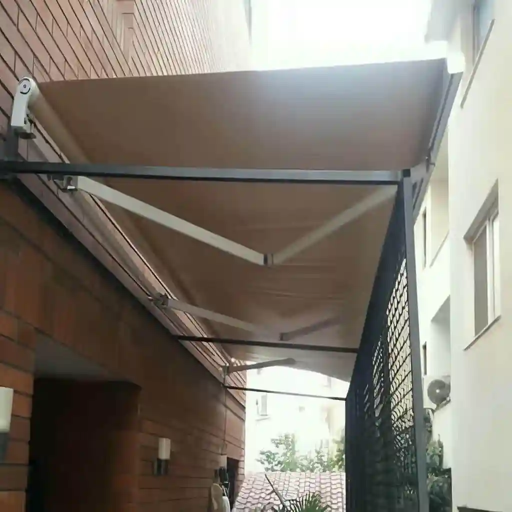 سایبان برقی ریلی برای فضاهای بزرگ