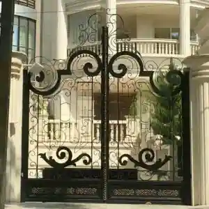 درب حیاط آهنی مدرن و مقاوم درب حیاط آهنی مدرن و مقاوم