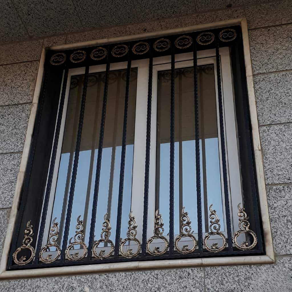 نصب حفاظ نرده پنجره پوشش مقاوم در آبسرد