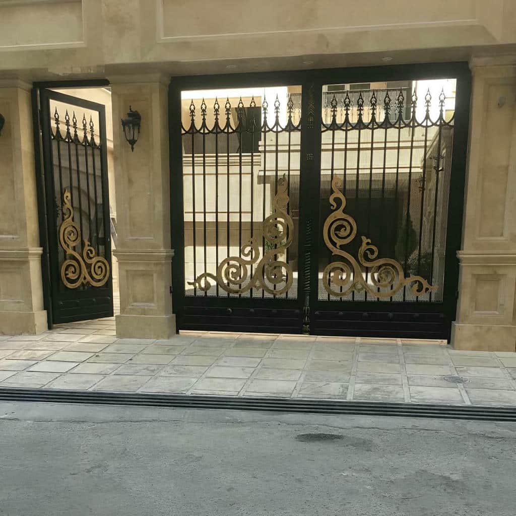 نصب درب فرفورژه حیاط لولای سنگین در بندر انزلی