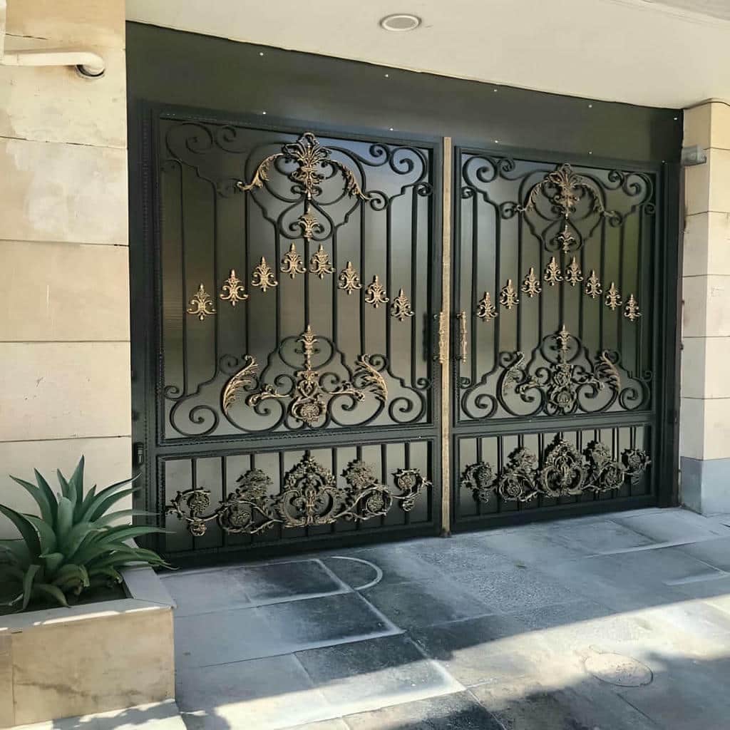 نصب درب فرفورژه حیاط لولای سنگین در رشت