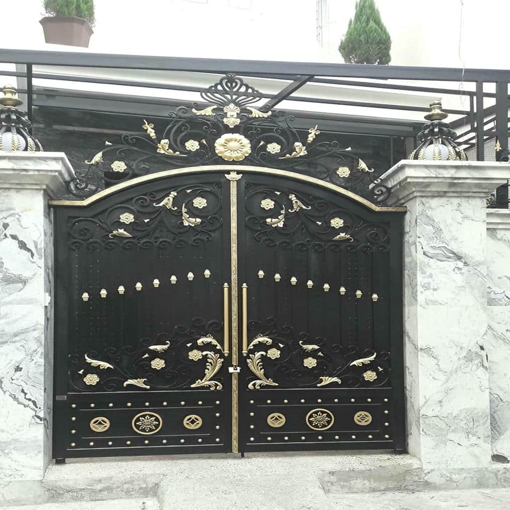 درب فرفورژه حیاط در کردان