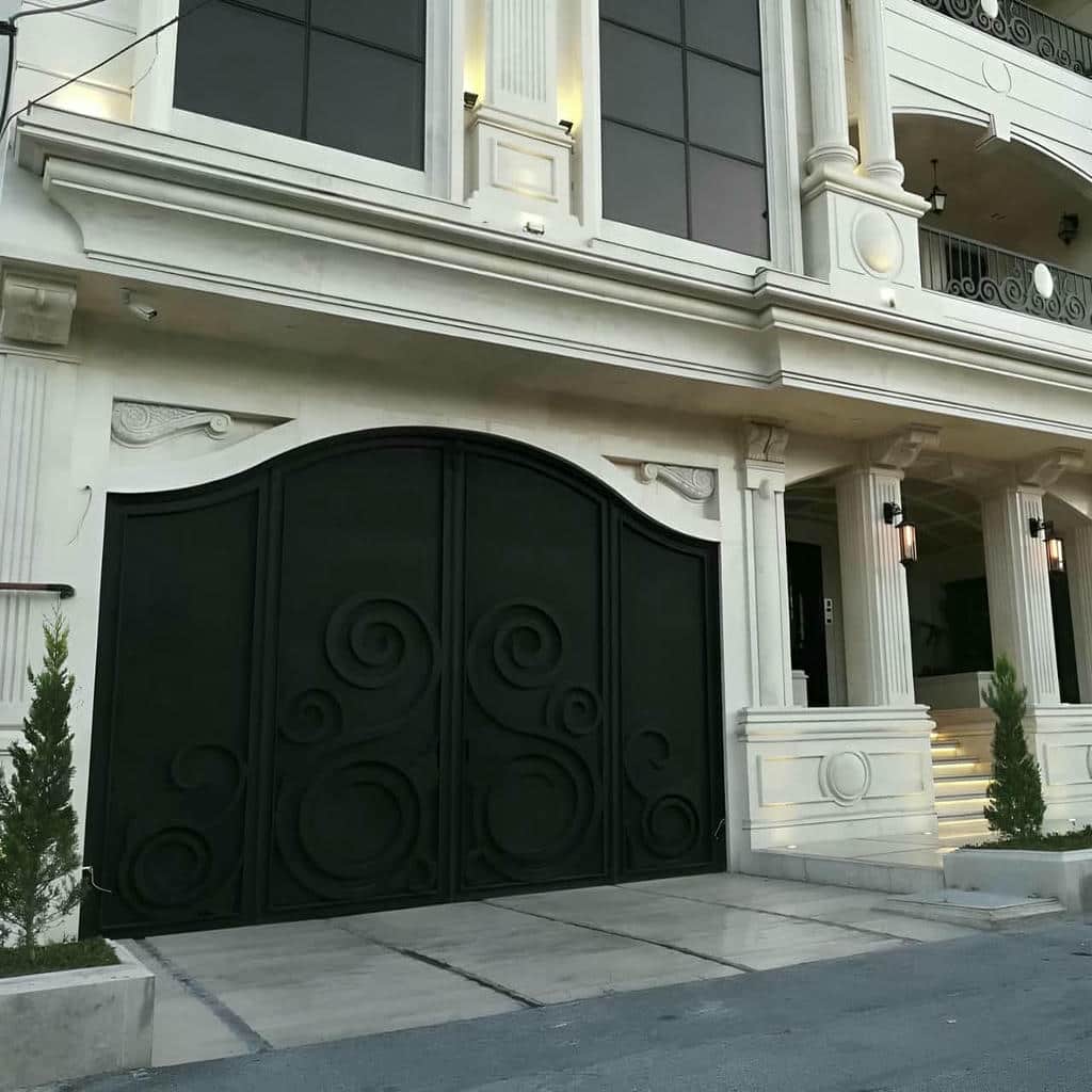 نصب درب فرفورژه حیاط فرفورژه دست ساز در مهرشهر کرج