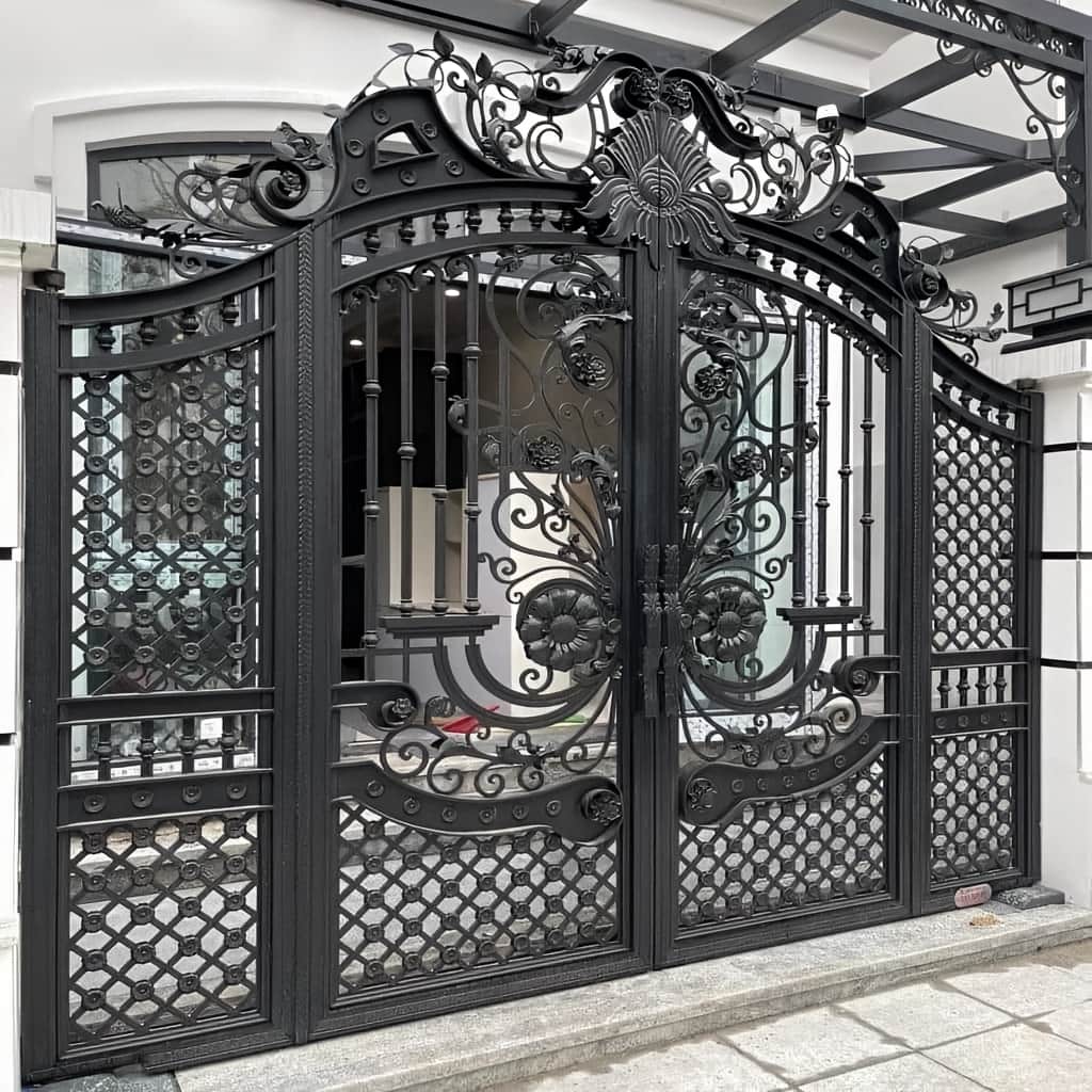 خرید درب فرفورژه حیاط کلاسیک در محمدشهر