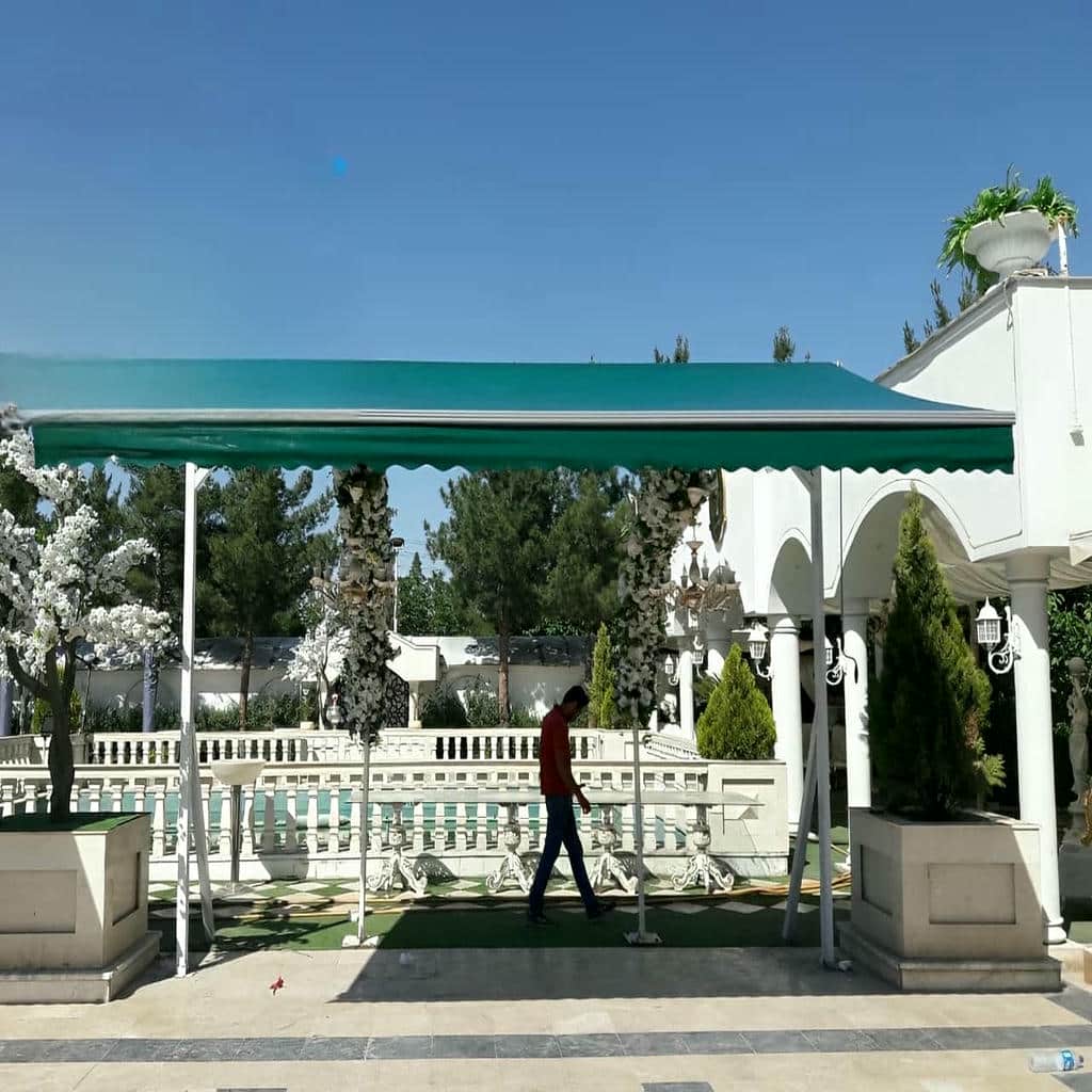 td>در سایبان برقی در نسیم شهر نسخه سایبان برقی لوکس با پارچه&zwnj;های باکیفیت اروپایی برای نمای مسکونی مناسب است.</td /tr tr