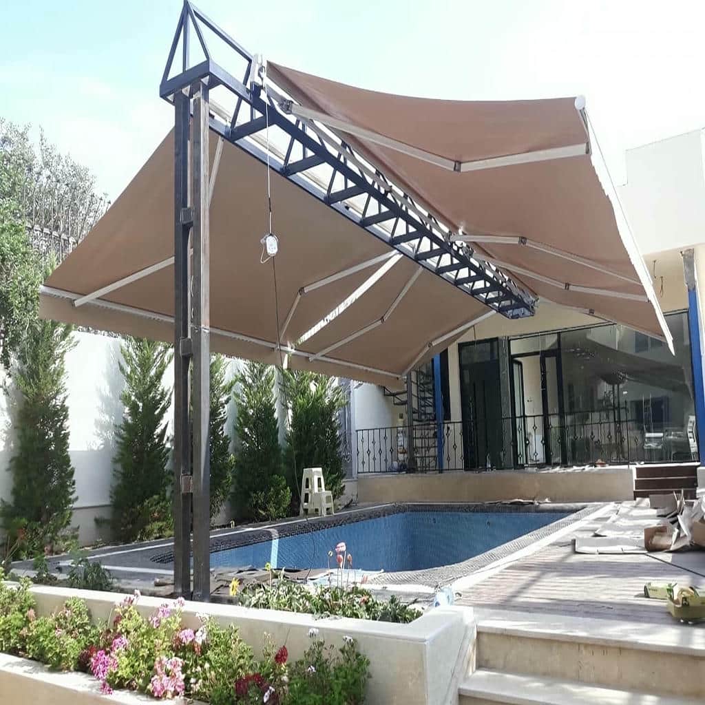 td>در سایبان برقی در سمنان نسخه سایبان برقی لوکس با پارچه‌های باکیفیت اروپایی جلوه نمای ساختمان را ارتقا می‌دهد.</td /tr tr