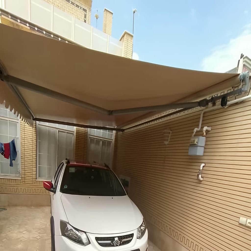 td>سایبان برقی در محمدشهر با فرم سایبان بازویی مدرن و خطوط ساده برای نماهای مینیمال اجرا می&zwnj;شود.</td /tr tr