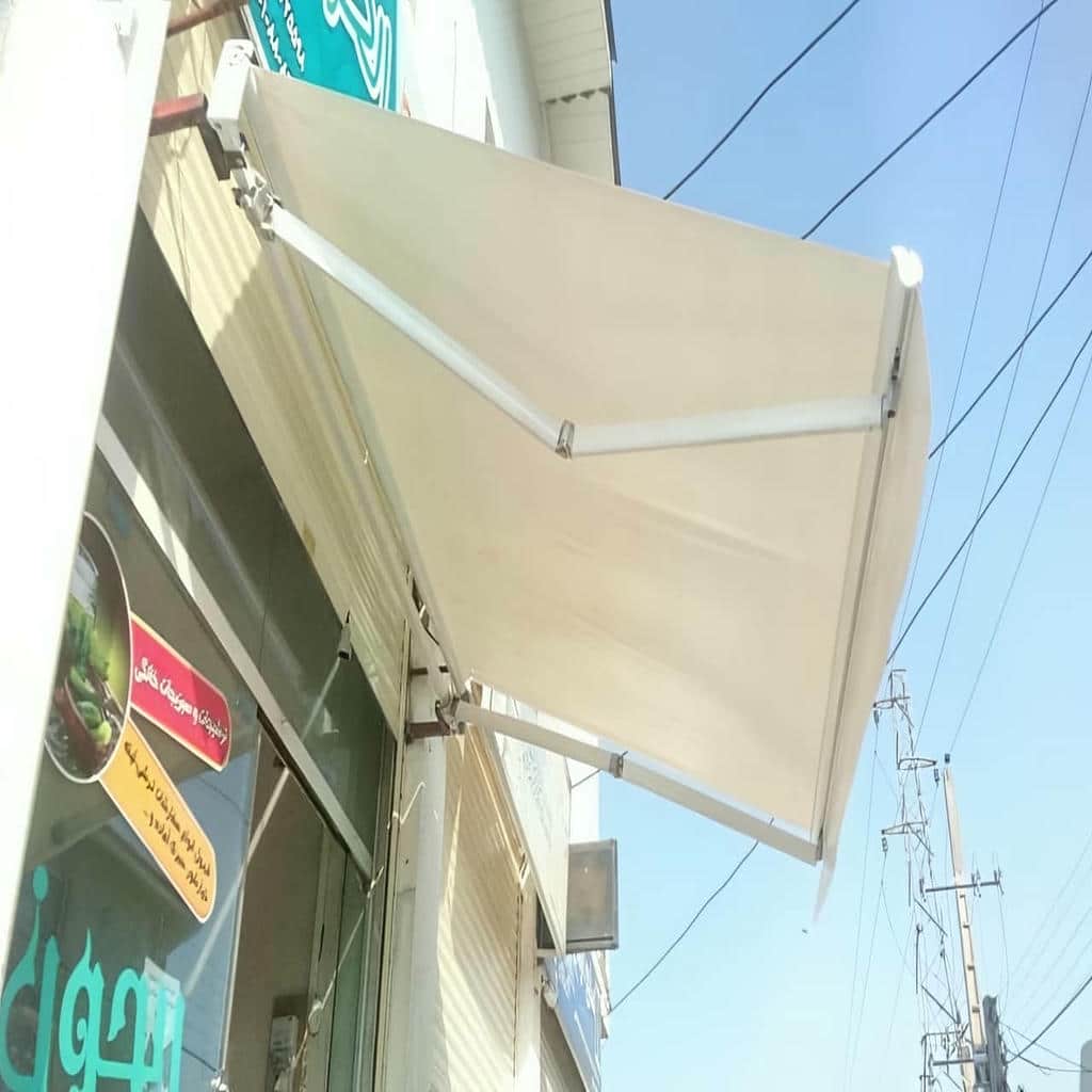 td>سایبان برقی در پردیس با ساختار سایبان بازویی مدرن و یراق مقاوم برای تراس و مغازه پرتردد اجرا می&zwnj;شود.</td /tr tr