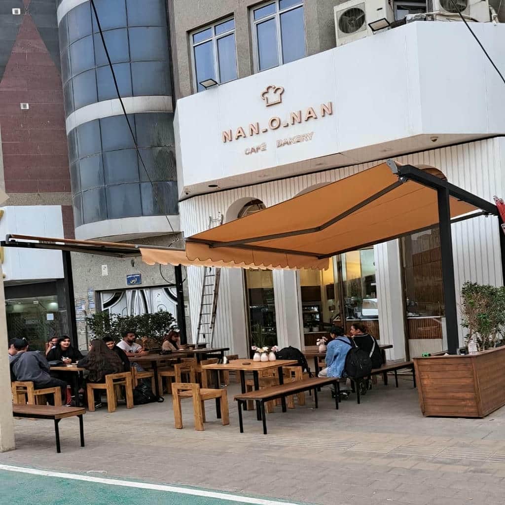 td>مدل سایبان برقی بازویی مدرن در بندر بوشهر</td