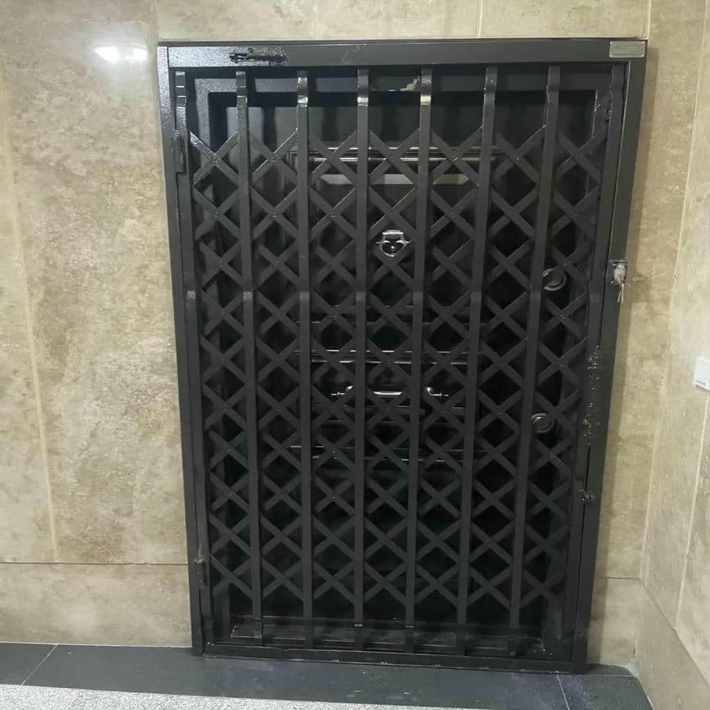 خرید درب آکاردئونی هماهنگ با نمای ساختمان در سبزوار