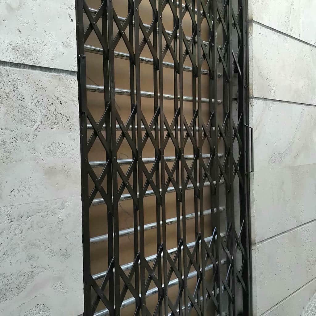 درب آکاردئونی در محمدشهر