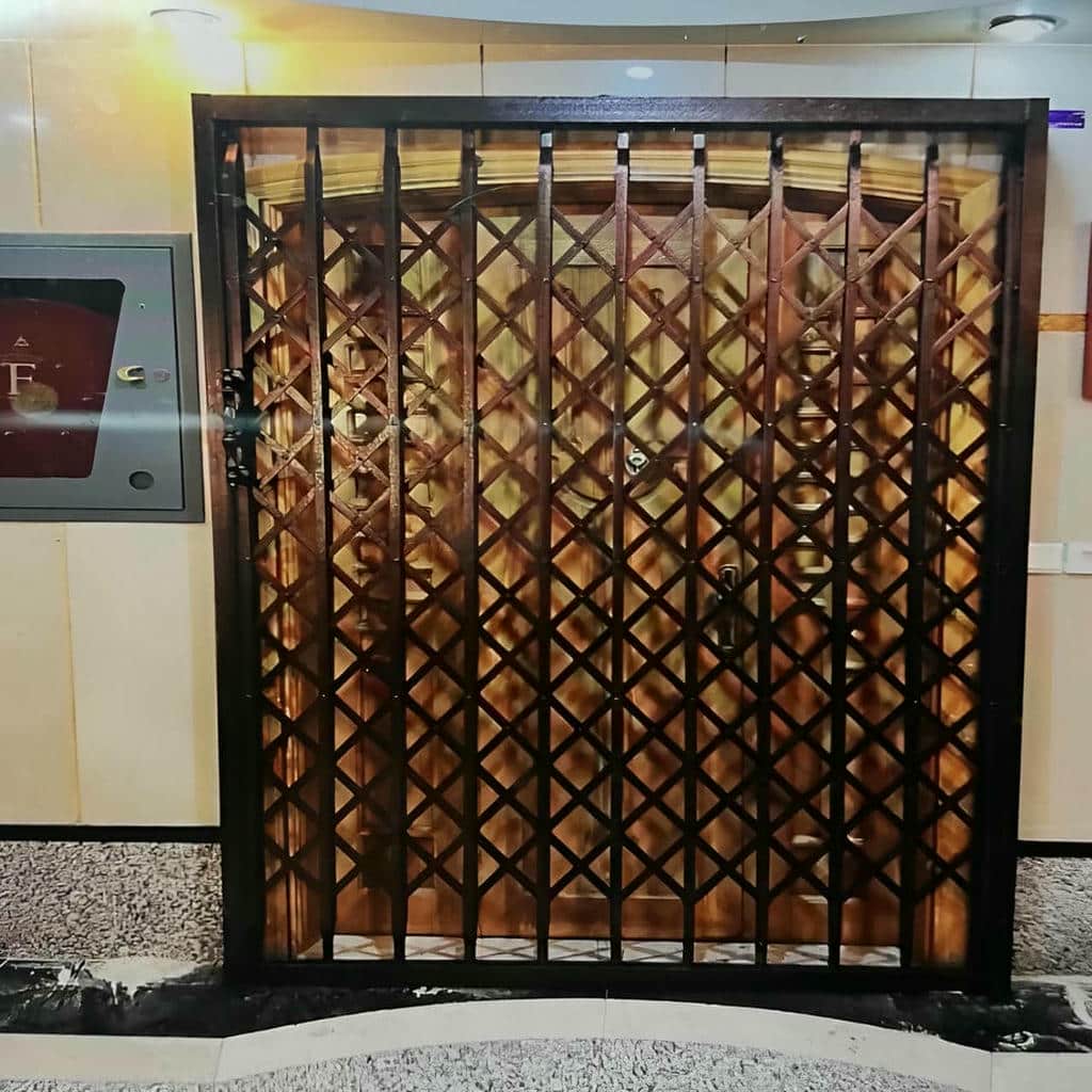 درب آکاردئونی در کیش