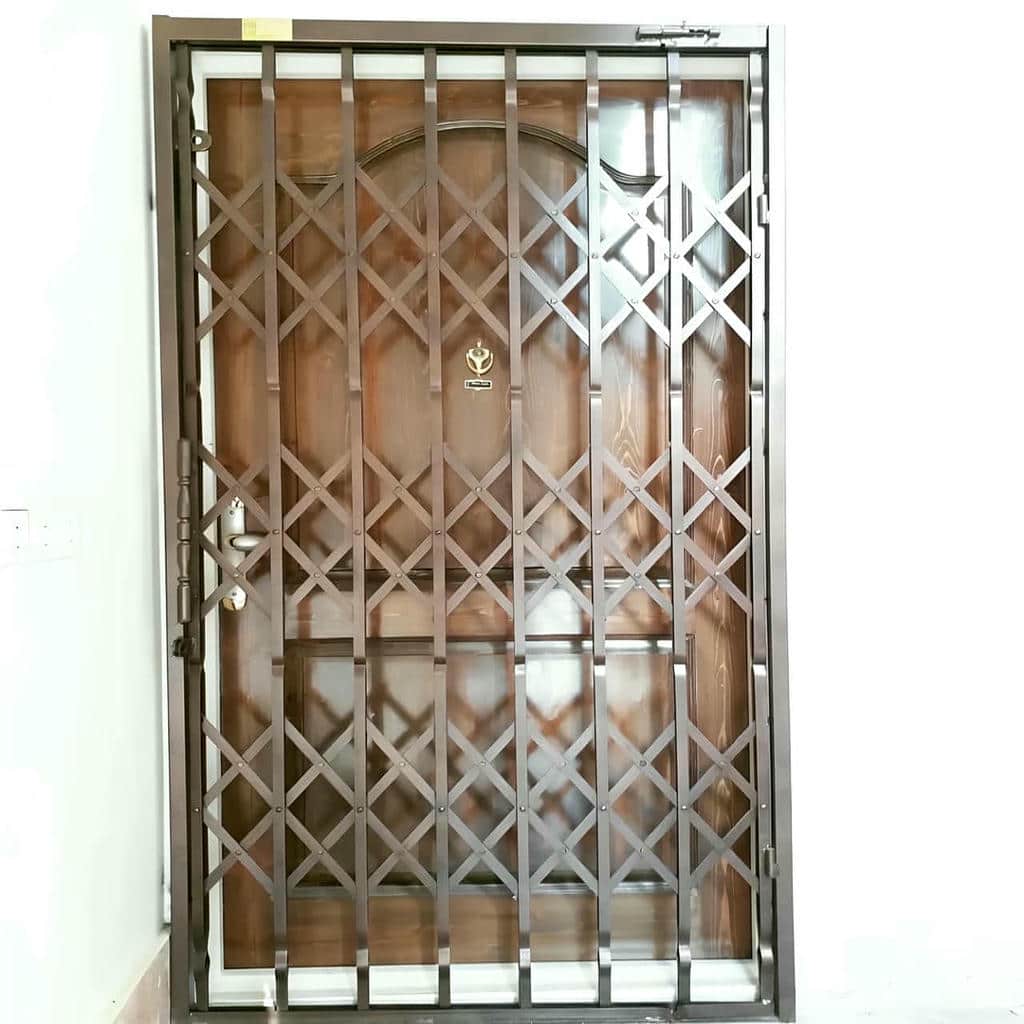 درب آکاردئونی در رفسنجان