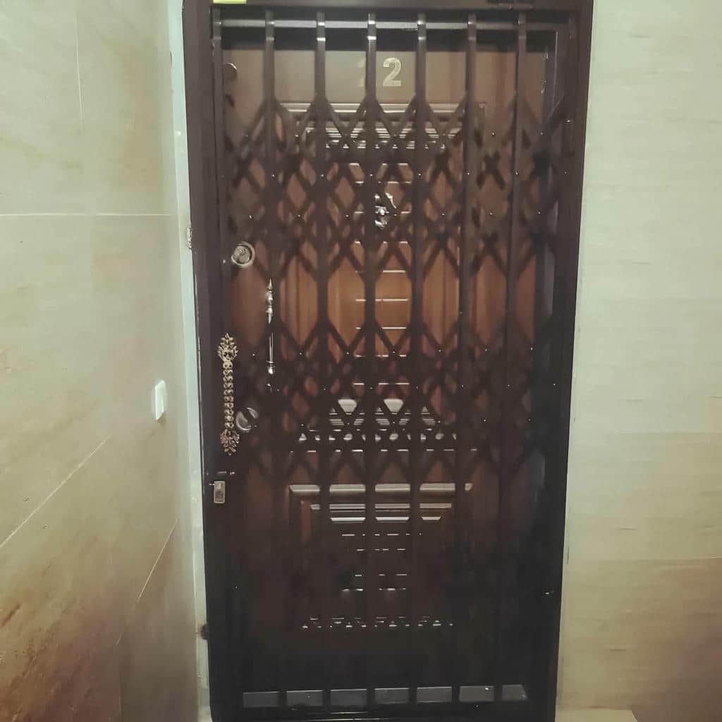 نصب درب آکاردئونی تراز دقیق در آبسرد