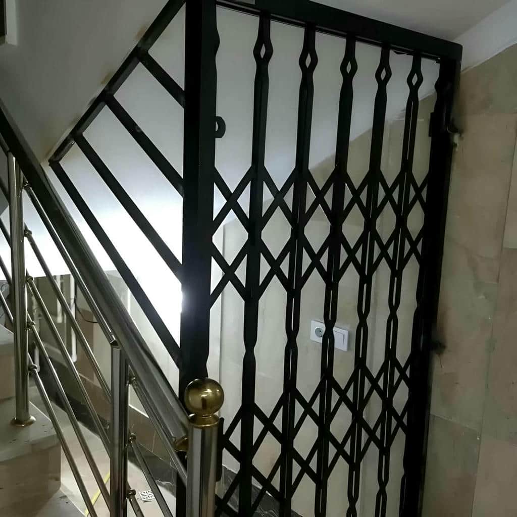 نصب درب آکاردئونی قفل مطمئن در بندر لنگه