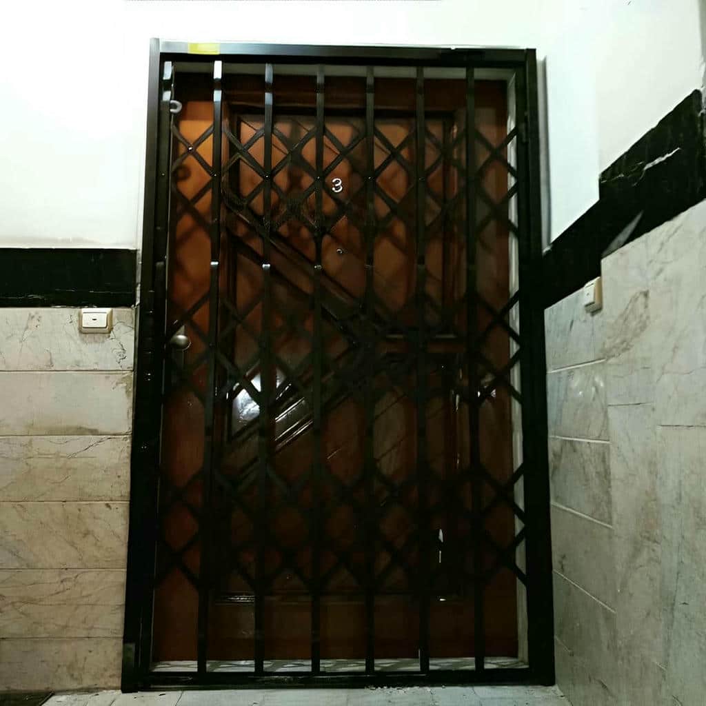 نصب درب آکاردئونی تراز دقیق در عظیمیه کرج