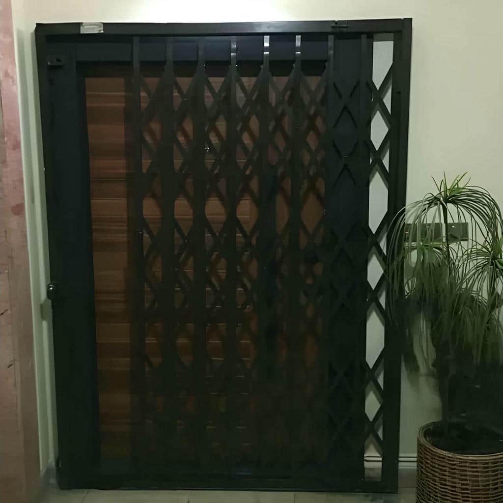 کارخانه درب آکاردئونی فولاد تقویت شده در قائمشهر