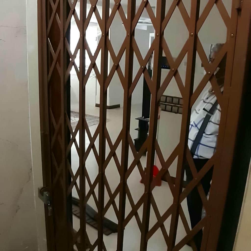 درب آکاردئونی در تبریز