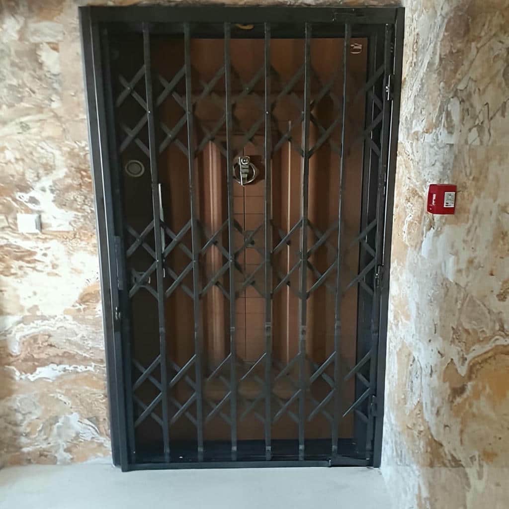 درب آکاردئونی در ایلام