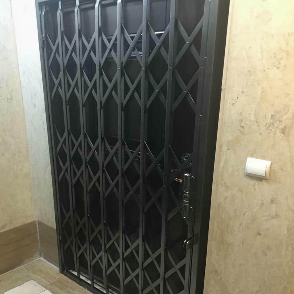 درب آکاردئونی در پردیس