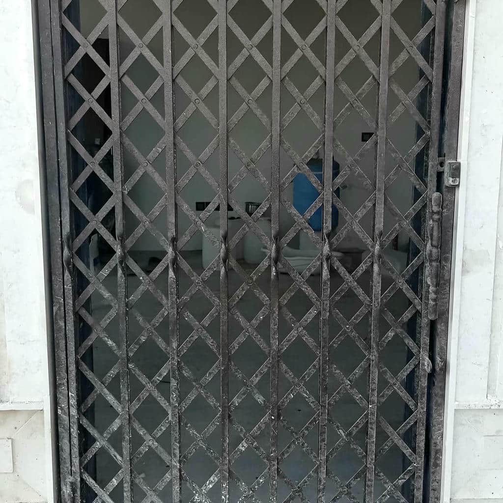 درب آکاردئونی در ساری