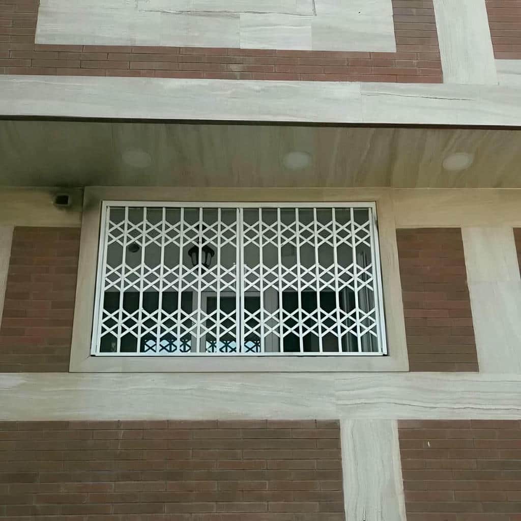 درب آکاردئونی در قزوین