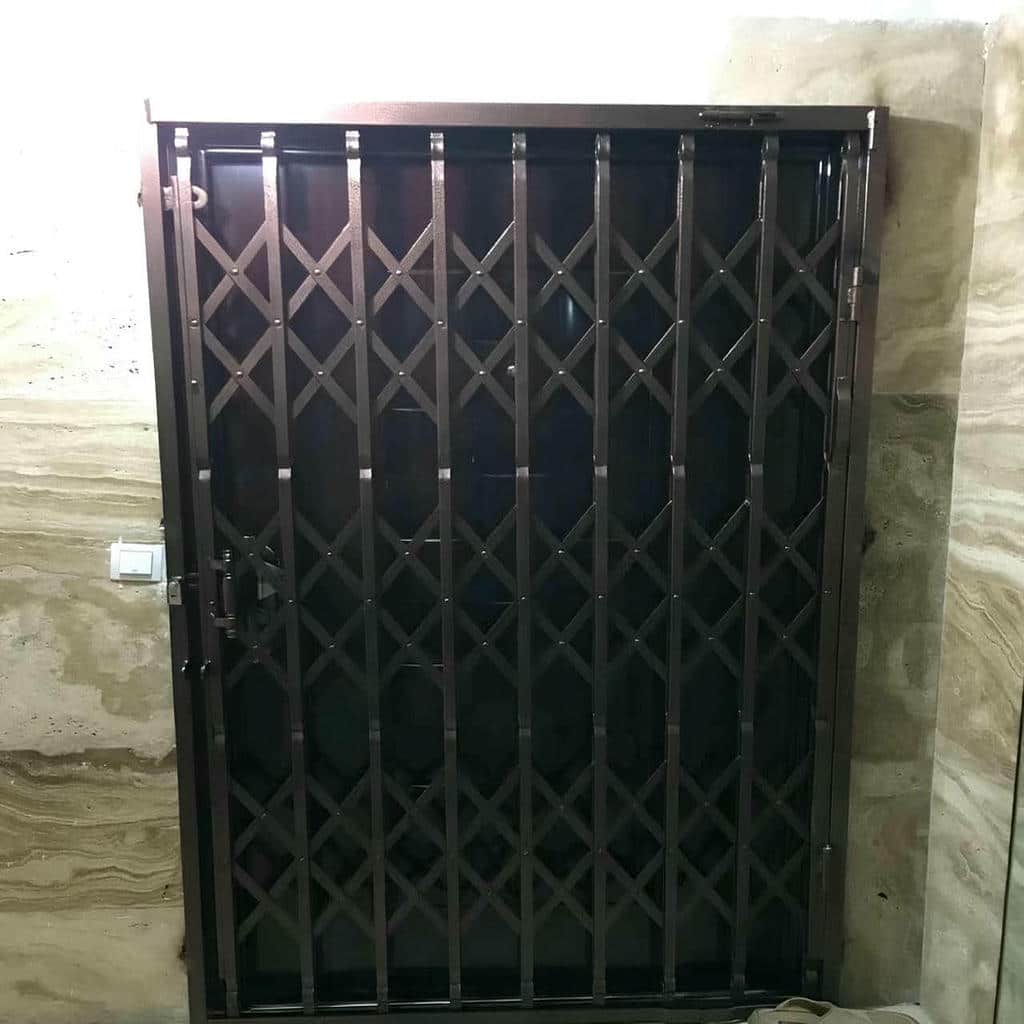 نصب درب آکاردئونی تراز دقیق در مهرشهر کرج