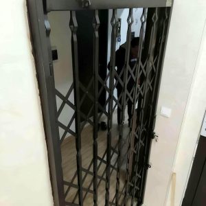 درب آکاردئونی در کرمان