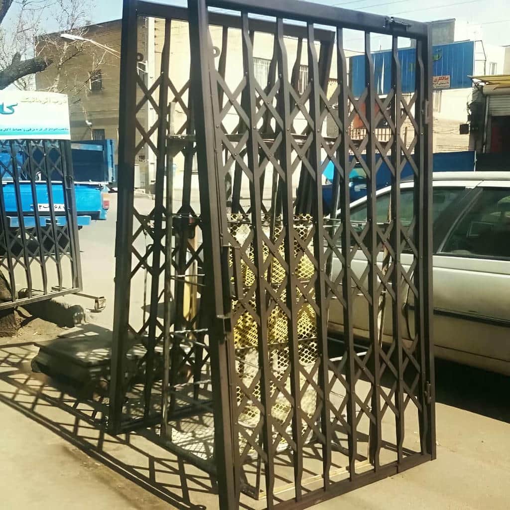 قیمت درب آکاردئونی با سیستم قفل&zwnj;گذاری پیشرفته در چالوس