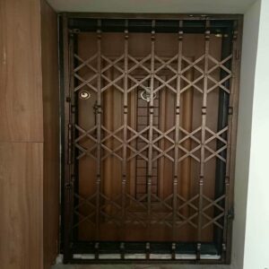 درب آکاردئونی در عظیمیه کرج