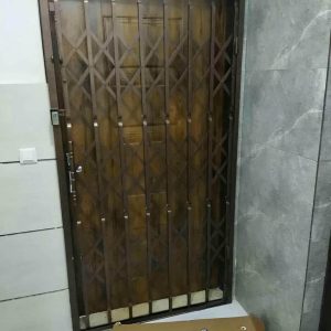 درب آکاردئونی در بیرجند