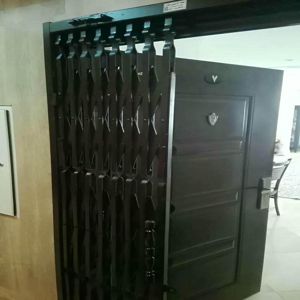 نصب درب آکاردئونی تراز دقیق در محمدشهر
