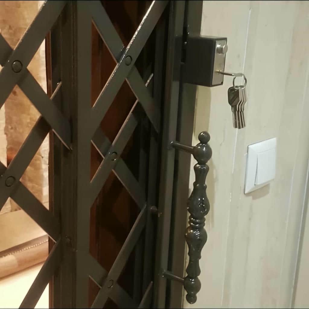 فروش درب آکاردئونی قفل ایمن در سیرجان
