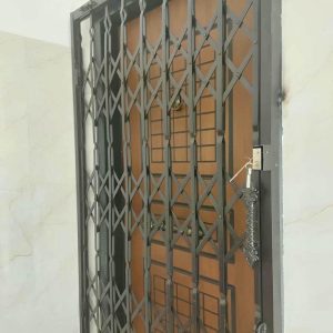 درب آکاردئونی در فیروزکوه