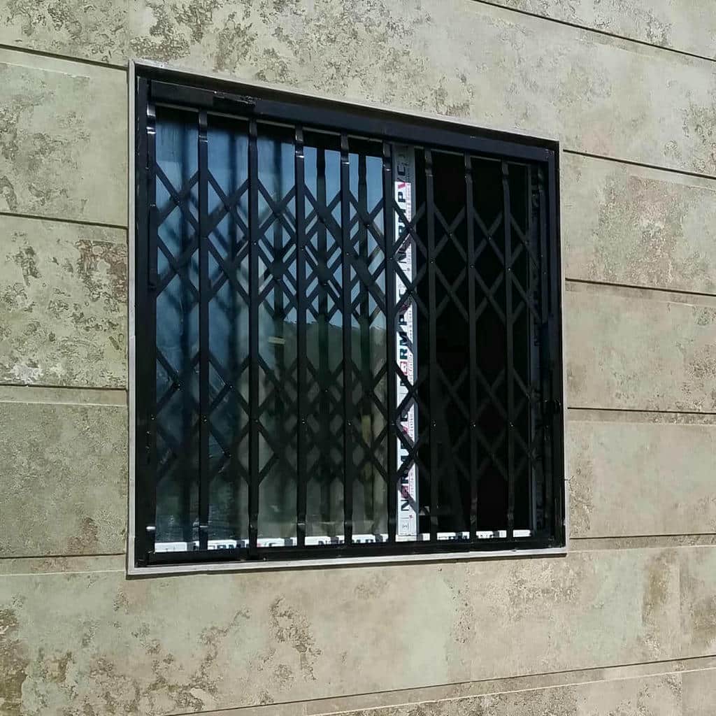 نصب درب آکاردئونی تراز دقیق در فشم