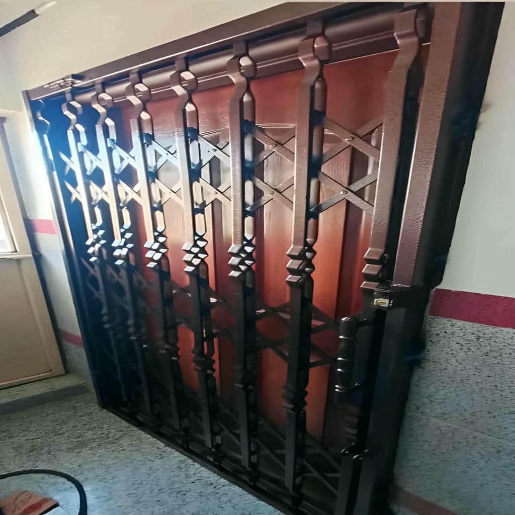 نصب درب آکاردئونی با پروفیل مقاوم در مشهد