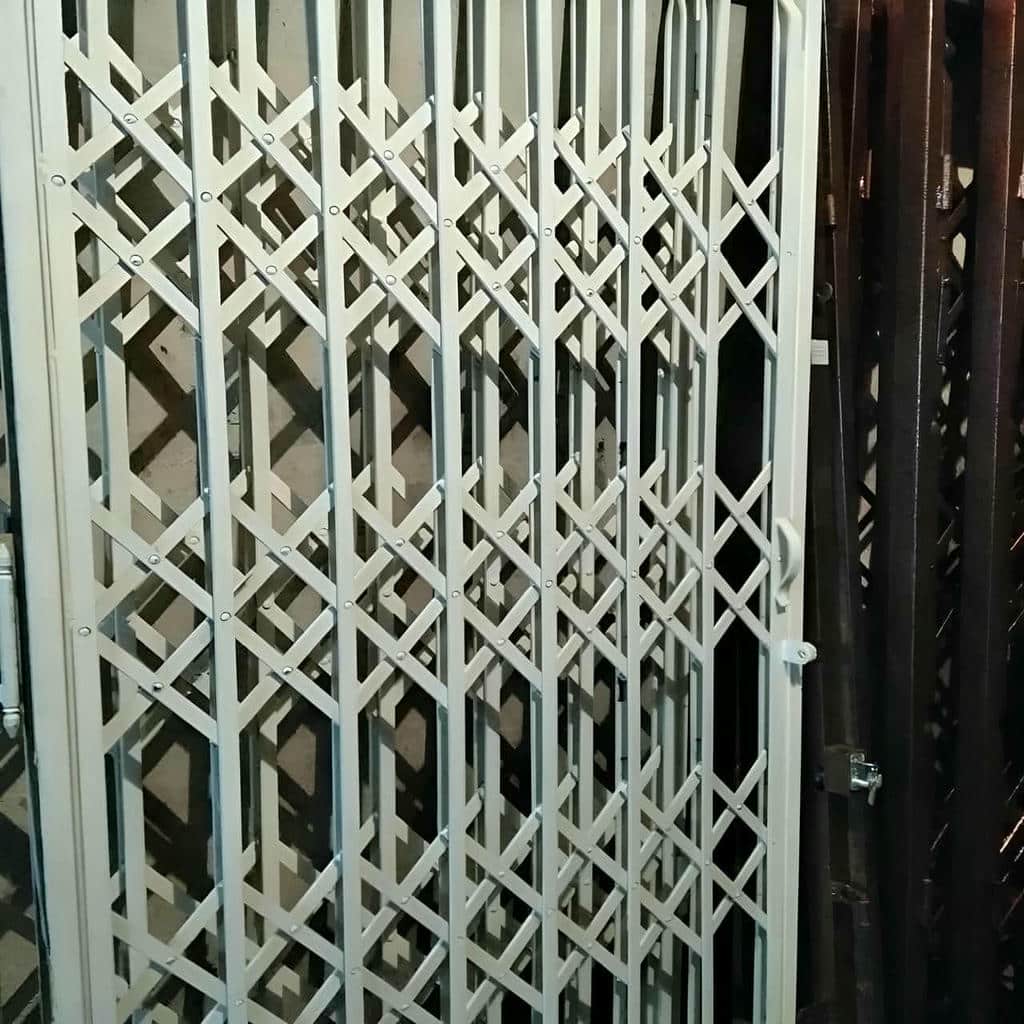 کارخانه درب آکاردئونی خطوط منظم در گنبدکاووس