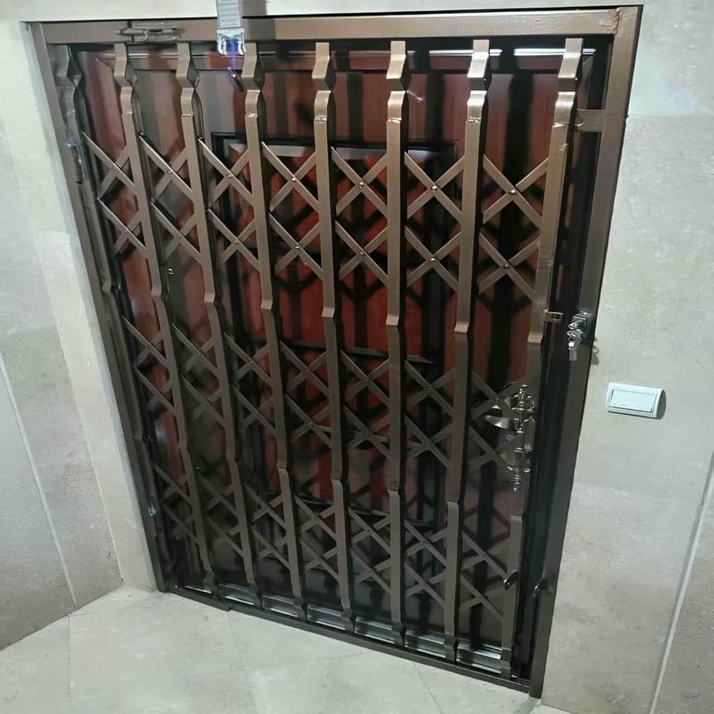 نصب درب آکاردئونی تراز دقیق در کردان