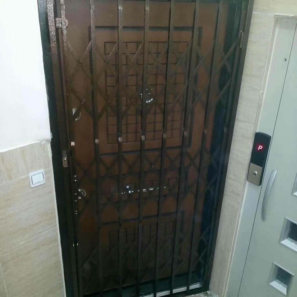 نصب درب آکاردئونی تراز دقیق در لواسان