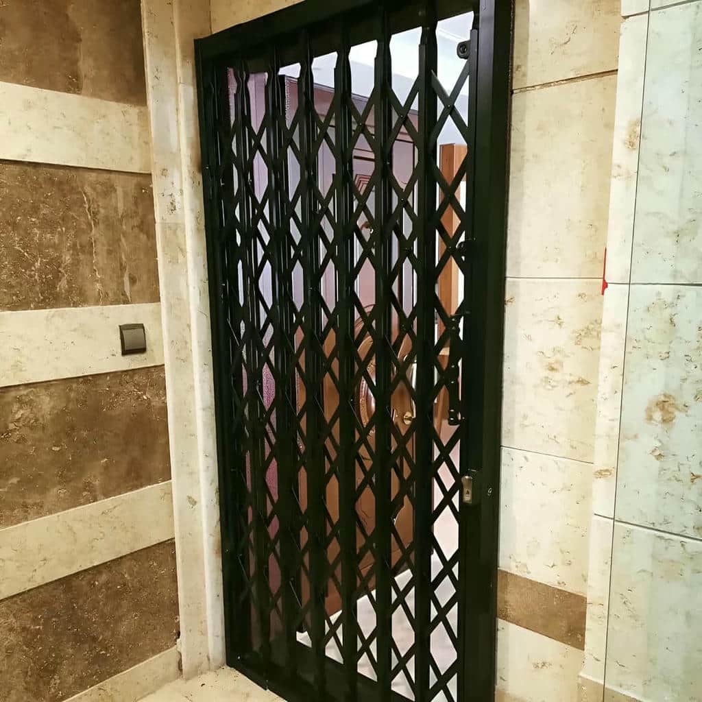 نصب درب آکاردئونی تراز دقیق در کیش