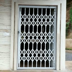 درب آکاردئونی در استان گیلان