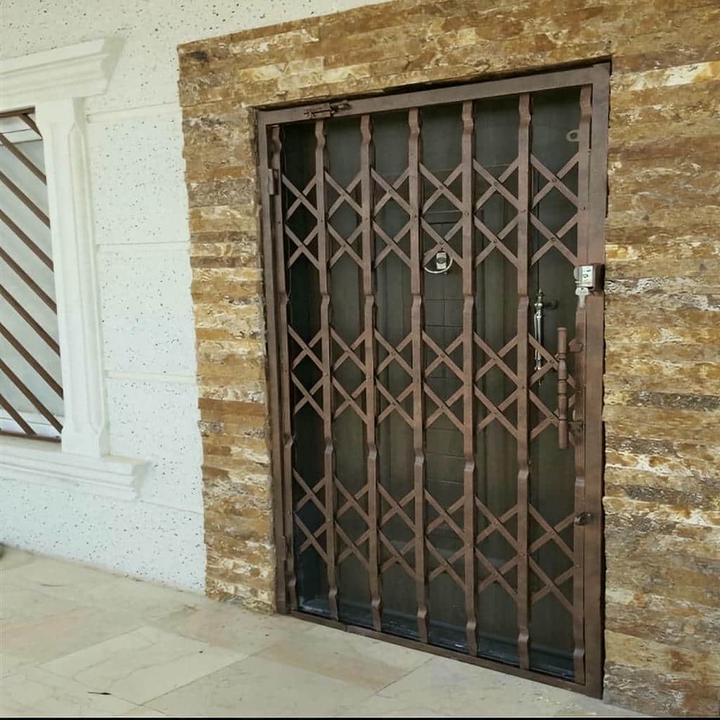 نصب درب آکاردئونی پروفیل سنگین در تبریز