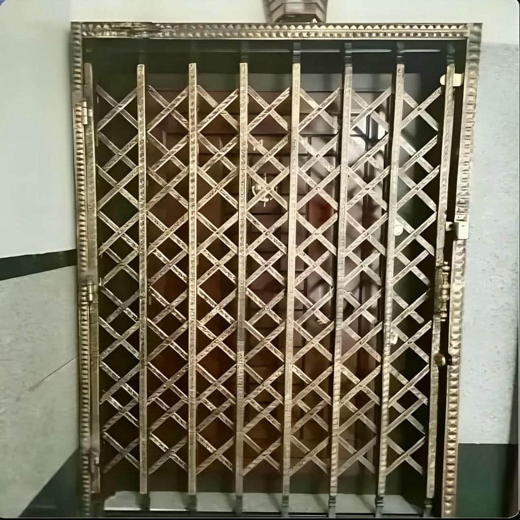 نصب درب آکاردئونی دقیق در قزوین