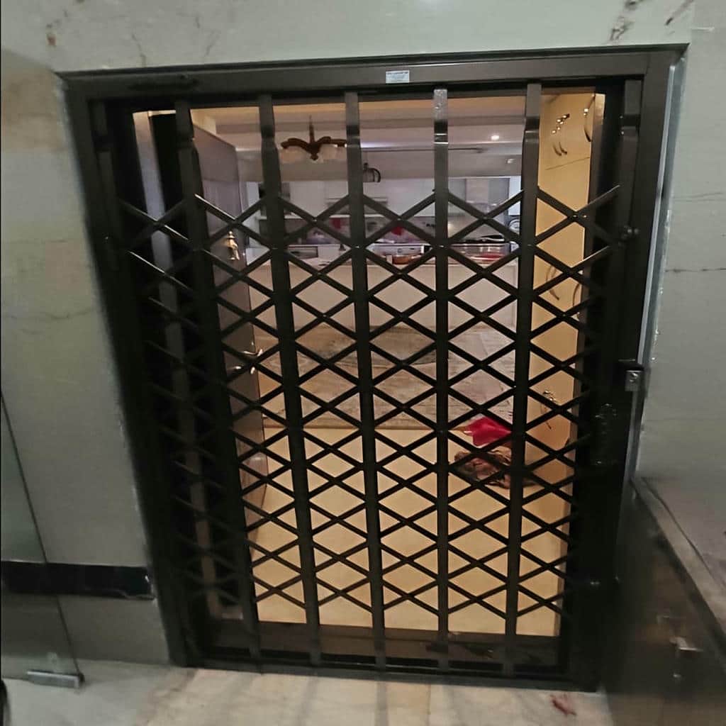 نصب درب آکاردئونی شبکه متراکم در چابهار