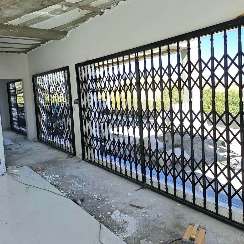 نصب درب آکاردئونی دقیق در سیرجان