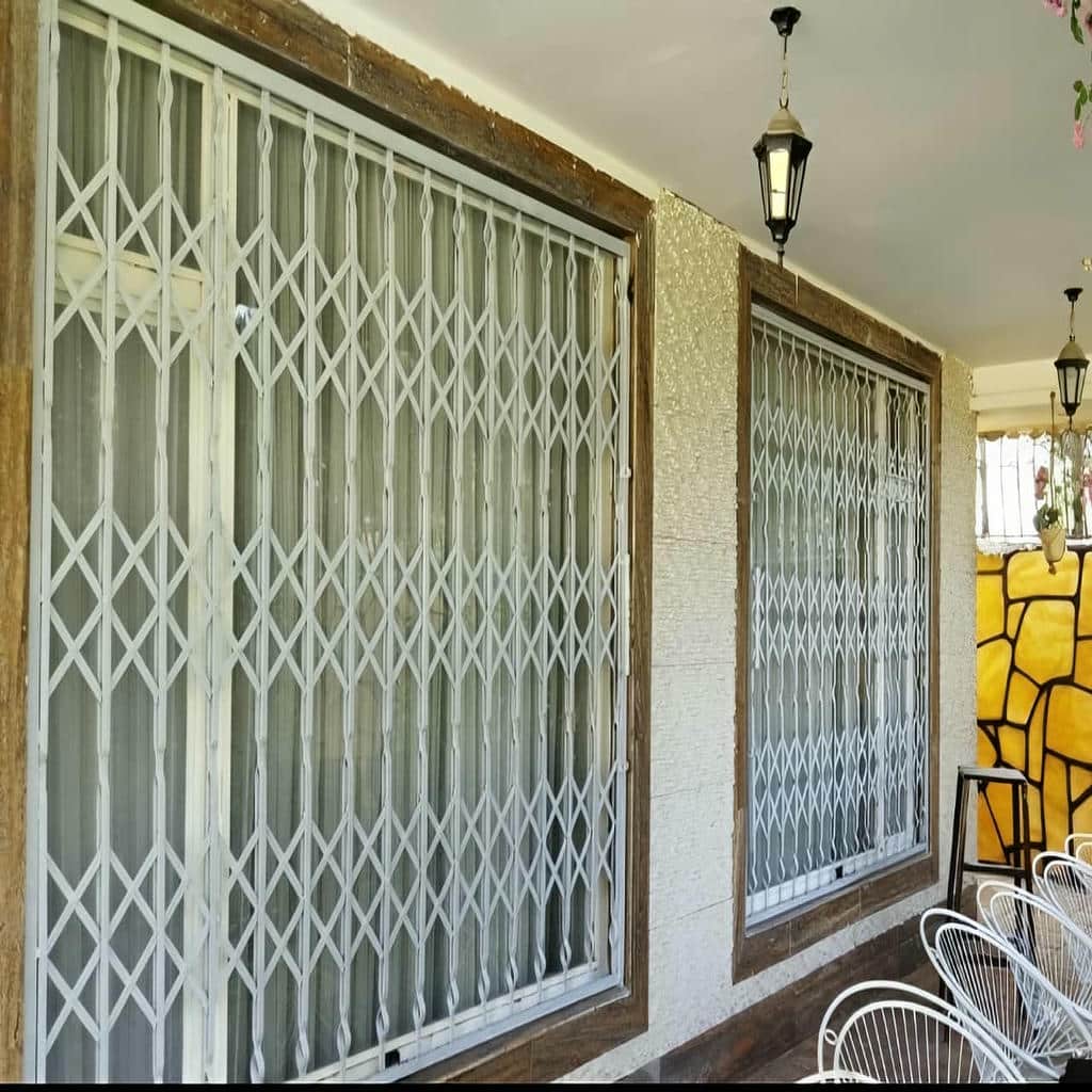 نصب درب آکاردئونی اتصالات دقیق در نوشهر