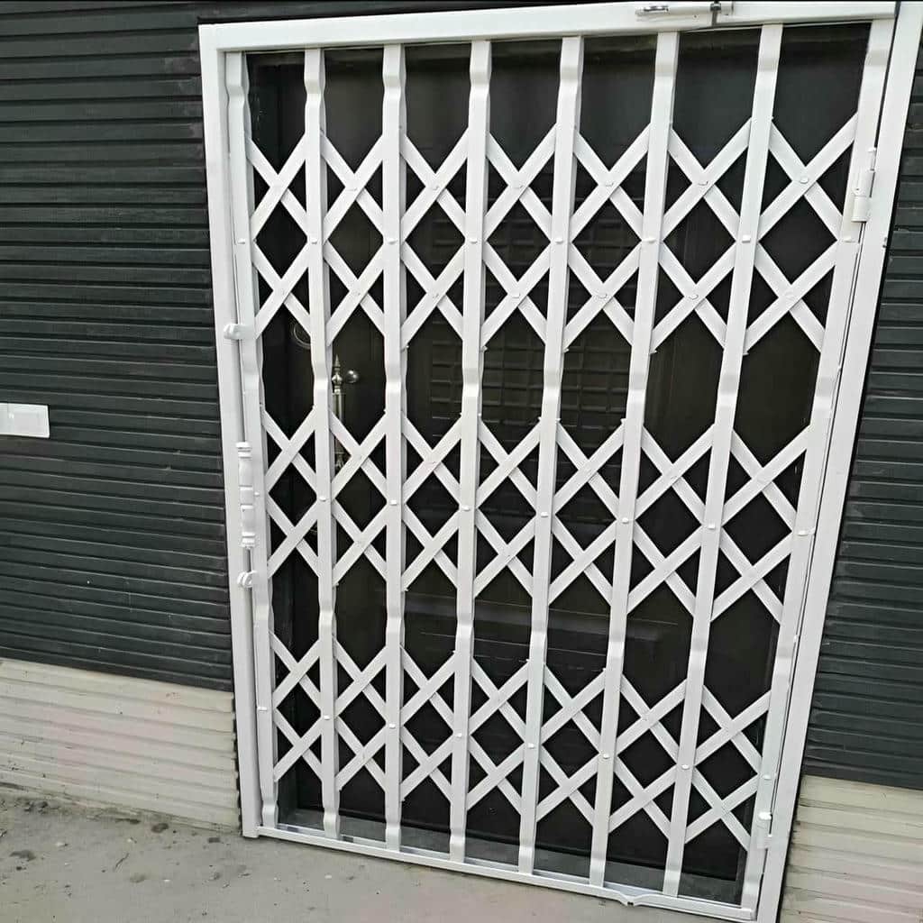 خرید درب آکاردئونی هماهنگ با نمای ساختمان در ایلام