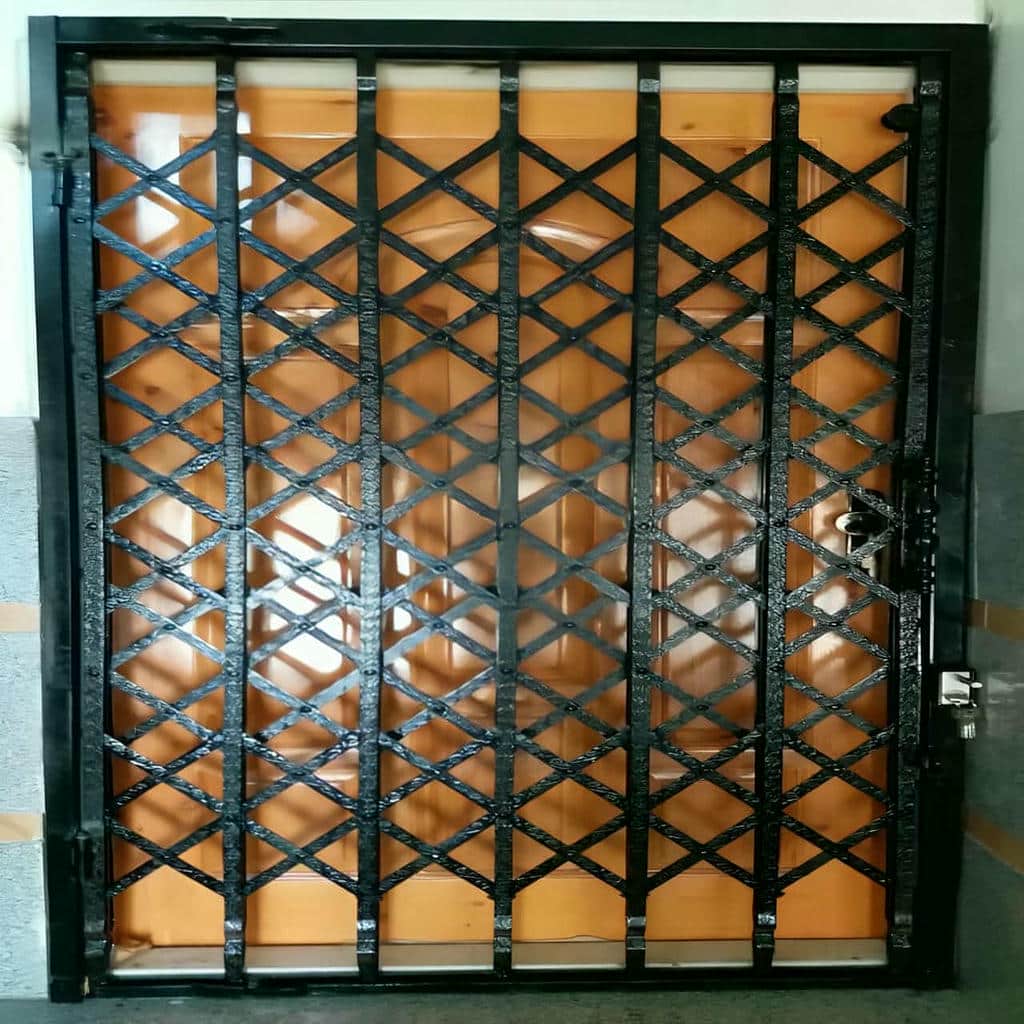نصب درب آکاردئونی تراز دقیق در پرند